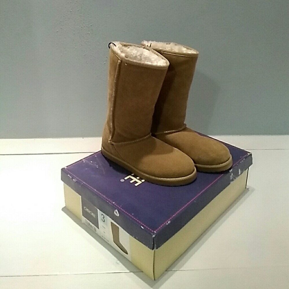 Girl Cherokee fur lined boots Size 3